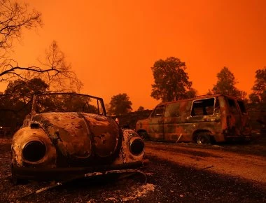 Η Καλιφόρνια καίγεται: 31 νεκροί & 228 αγνοούμενοι - Εκατοντάδες χιλιάδες άνθρωποι τρέχουν να σωθούν (βίντεο)